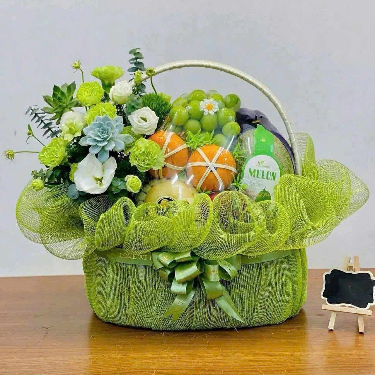 Giỏ Trái Cây Tông Xanh Lá Sen Đá Dưa Lưới